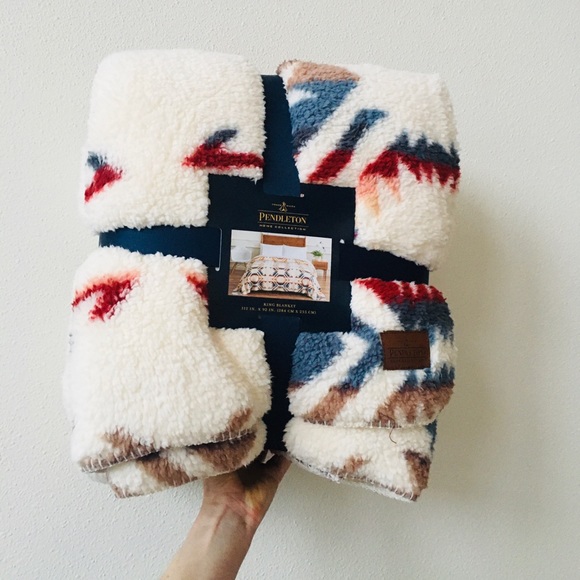 SOLD NWT Pendleton King Sherpa Blanket - Picture 2 of 5